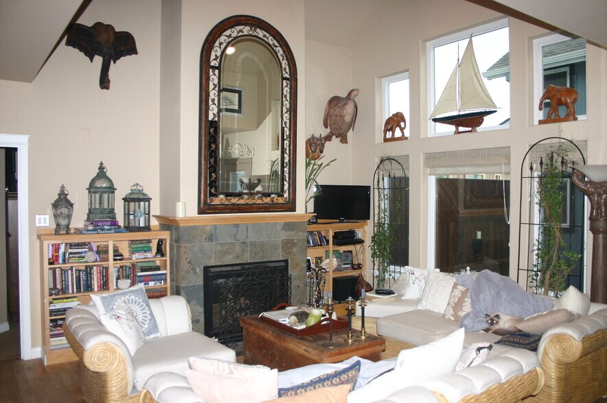 20826 NE Sierra Dr, Bend, OR à vendre - Photo intérieure - Image 3 de 8