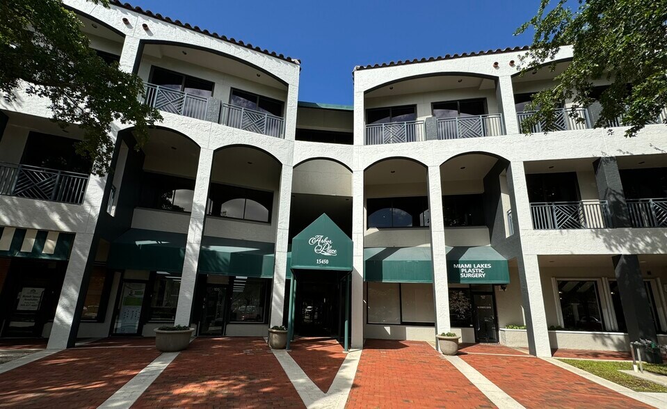 15450 New Barn Rd, Miami Lakes, FL for lease - Building Photo - Image 3 of 24