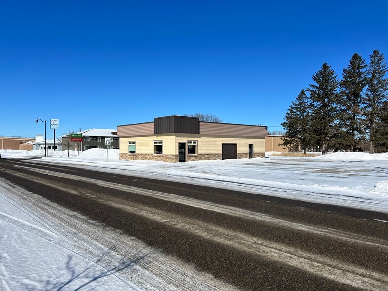 101 2nd Ave NW ave, Staples, MN for lease - Building Photo - Image 2 of 4