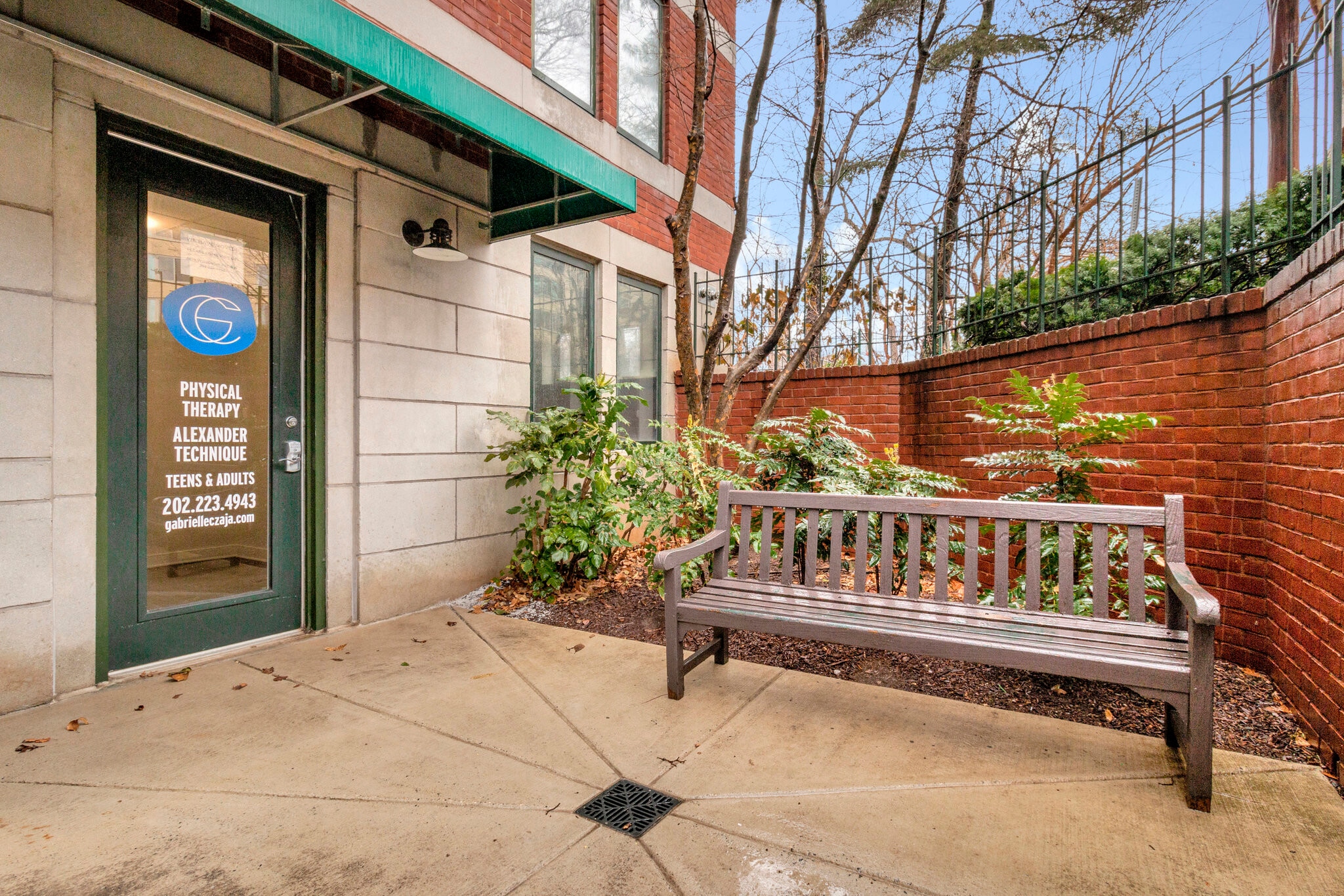 4601 Connecticut Ave NW, Washington, DC for lease Interior Photo- Image 1 of 16