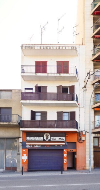 Plus de détails pour Multi-résidentiel à vendre