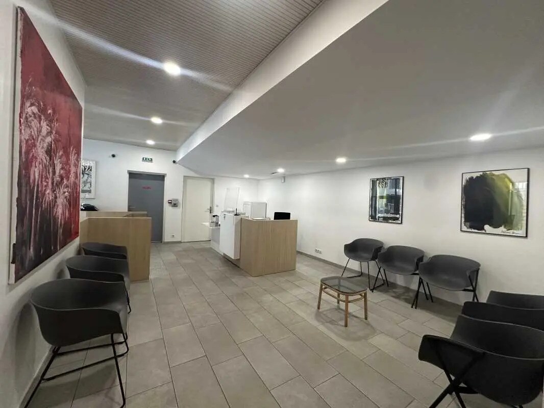 Office in Bordeaux for sale Interior Photo- Image 1 of 9