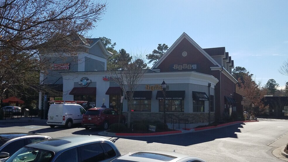 2022 Powers Ferry Rd SE, Atlanta, GA à louer - Photo du bâtiment - Image 3 de 4