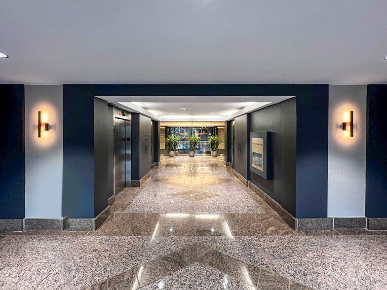 1800 Alexander Bell Dr, Reston, VA à louer - Hall d’entrée - Image 3 de 4