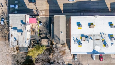 22 W State St, Geneva, IL - Aerial  map view