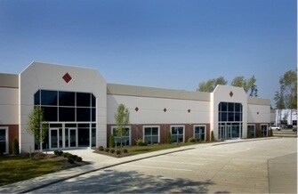 3790 Commerce Ct, North Tonawanda, NY à louer - Photo du bâtiment - Image 2 de 7