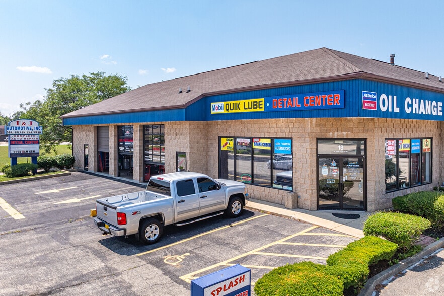 18 W Merchants Dr, Oswego, IL à vendre - Photo du bâtiment - Image 2 de 21
