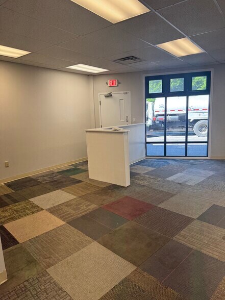 8 Van Tassell Ct, Norwalk, CT for lease - Building Photo - Image 3 of 11