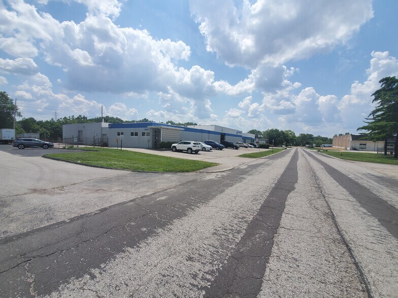 3644-3656 Scarlet Oak Blvd, Kirkwood, MO for lease - Building Photo - Image 2 of 6