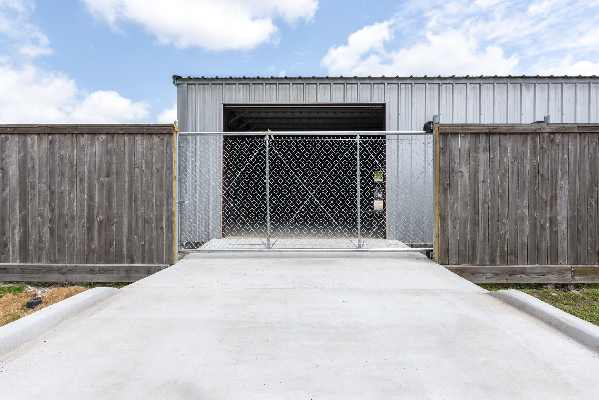 1618 Callaway Dr, Alvin, TX for lease Building Photo- Image 1 of 8