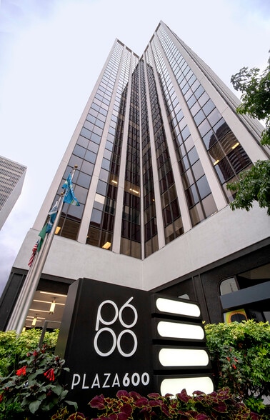 600 Stewart St, Seattle, WA à louer - Photo du bâtiment - Image 2 de 8