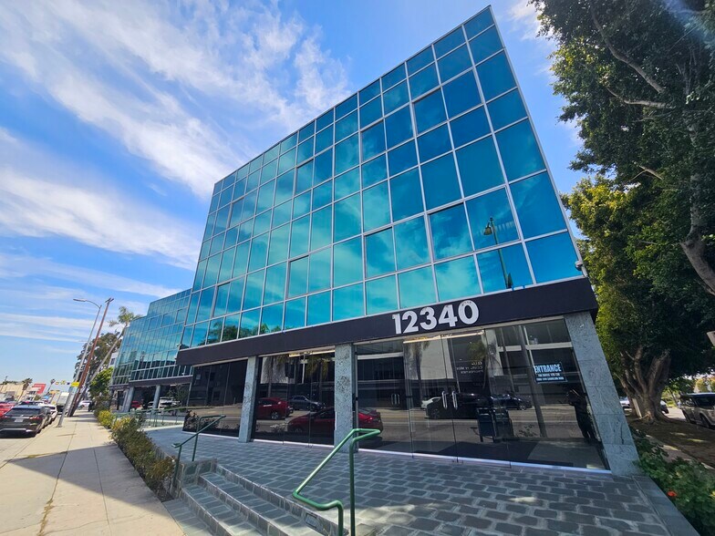 12340 Santa Monica Blvd, Los Angeles, CA à louer - Photo du bâtiment - Image 3 de 15