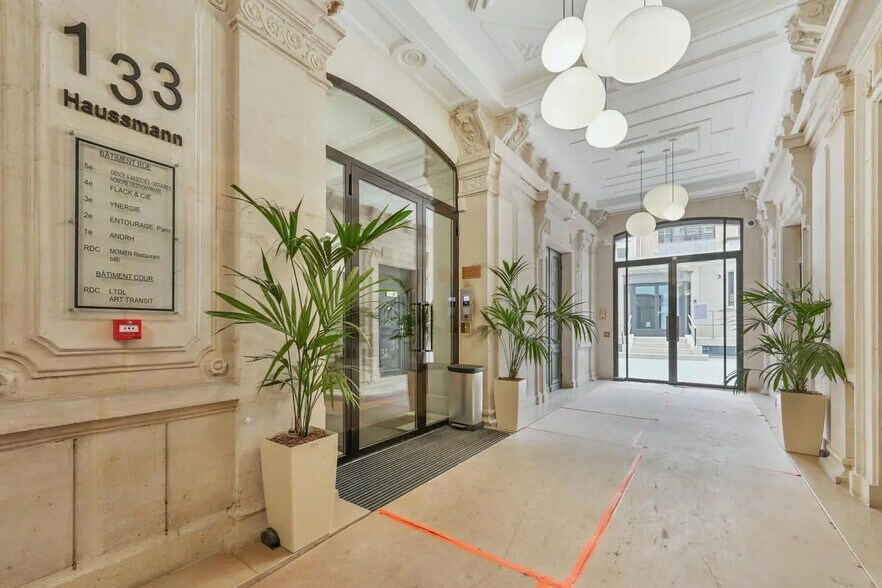 133 Boulevard Haussmann, Paris à louer - Hall d’entrée - Image 3 de 16