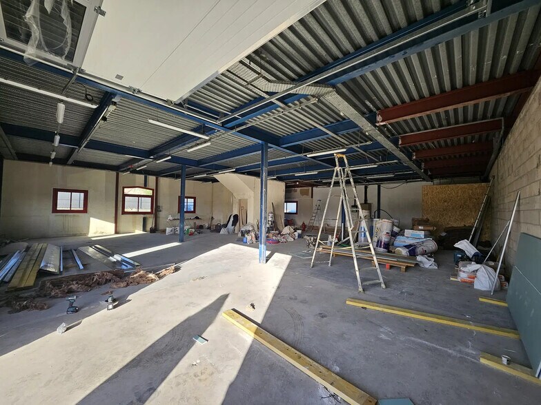 Office in Chanteloup-en-Brie for lease - Building Photo - Image 2 of 5