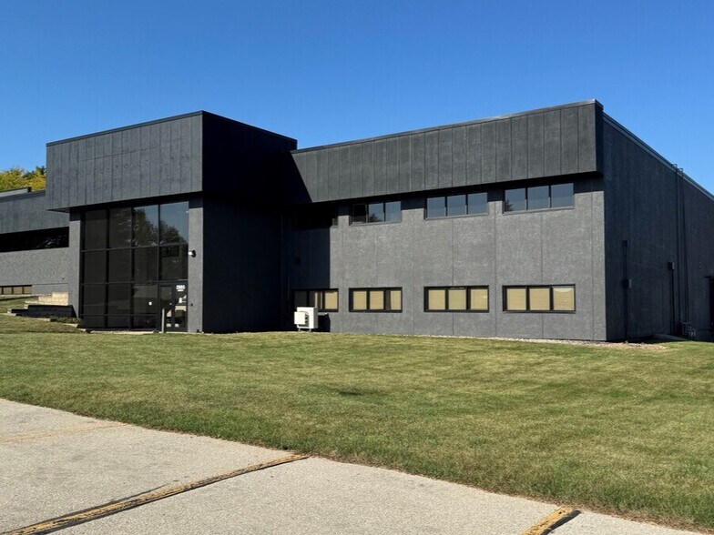 2985 S Ridge Rd, Green Bay, WI for sale - Building Photo - Image 1 of 154