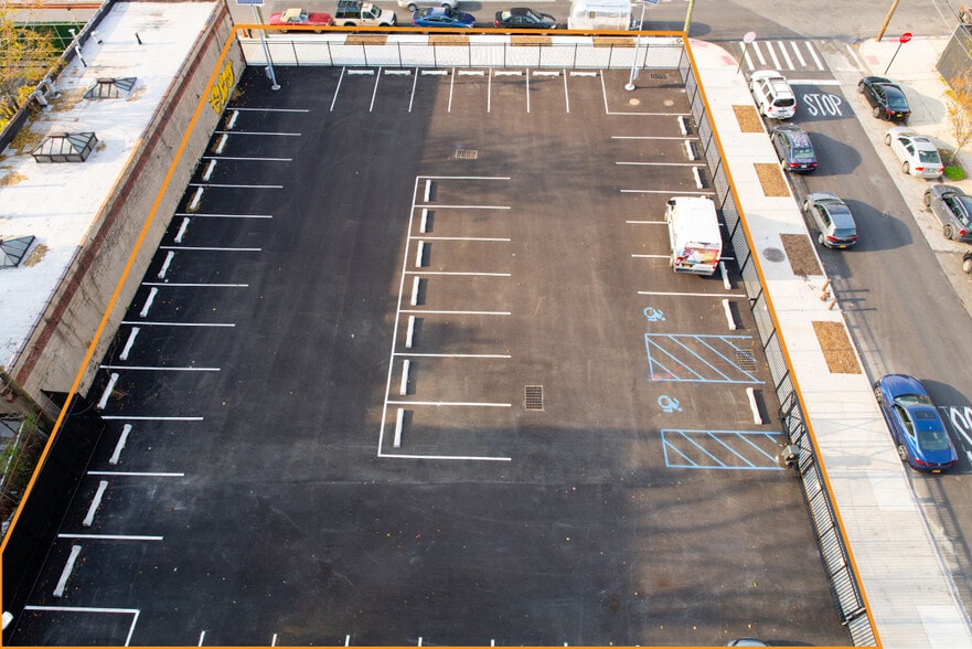 139 Conover St, Brooklyn, NY à louer - Photo du bâtiment - Image 2 de 3