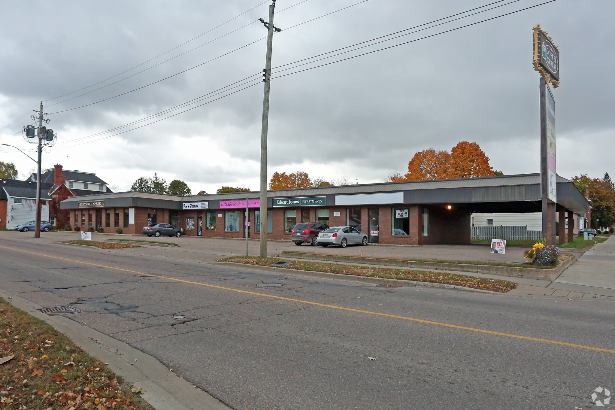 456 Pembroke St W, Pembroke, ON for sale Primary Photo- Image 1 of 1