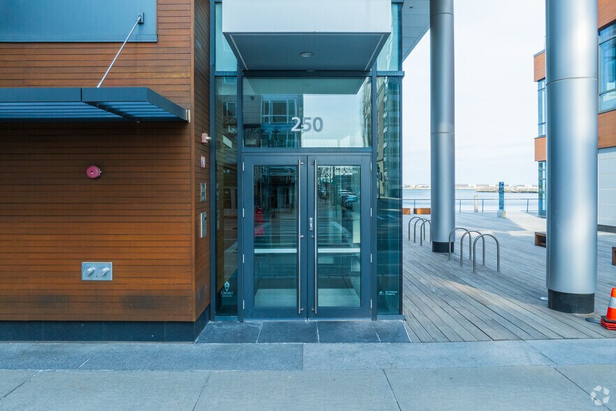 250 Northern Ave, Boston, MA à louer - Photo du bâtiment - Image 2 de 5