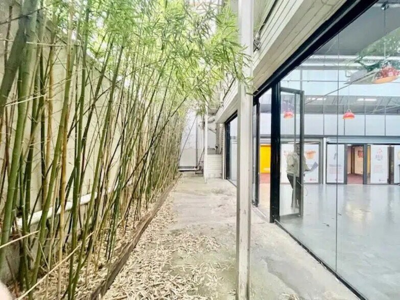 Bureau dans Montreuil à louer - Photo du bâtiment - Image 2 de 12