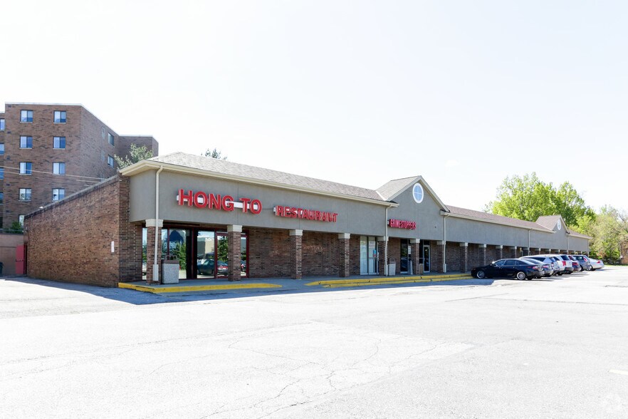 4821-4927 Robinhood Dr, Willoughby, OH à louer - Photo du bâtiment - Image 2 de 4