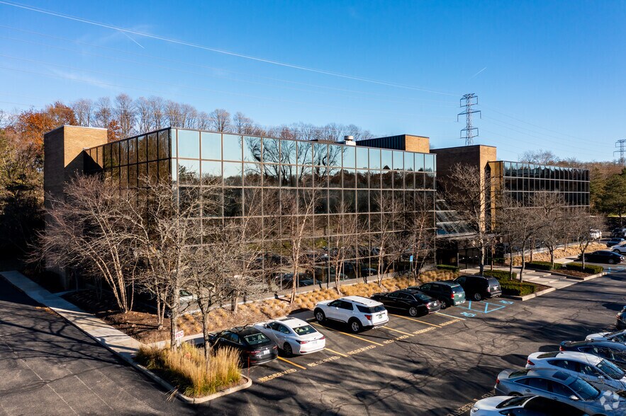 300 E Long Lake Rd, Bloomfield Hills, MI à louer - Photo du bâtiment - Image 2 de 19