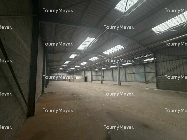 Industrial in Saint-Jacques-de-la-Lande for lease - Interior Photo - Image 2 of 6