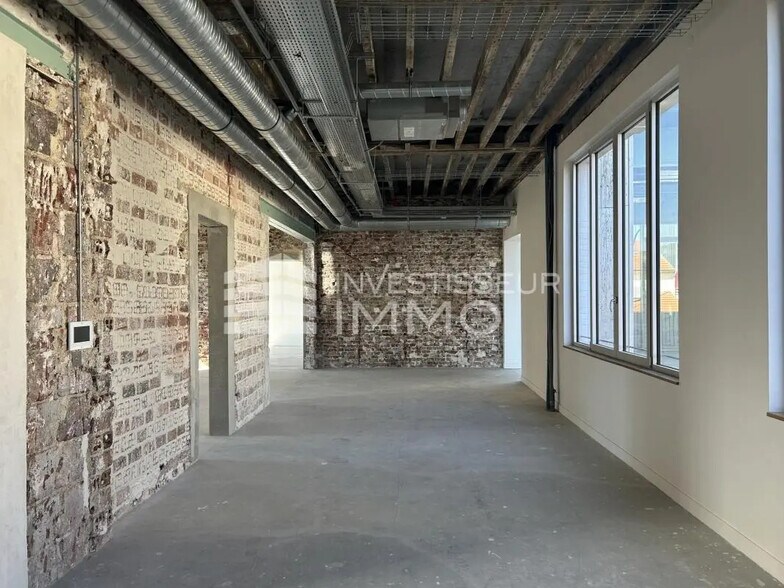 Office in Malakoff for lease - Interior Photo - Image 1 of 5