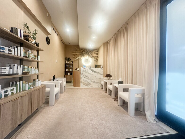 7225 Melrose Ave, Los Angeles, CA à vendre - Photo intérieure - Image 2 de 28