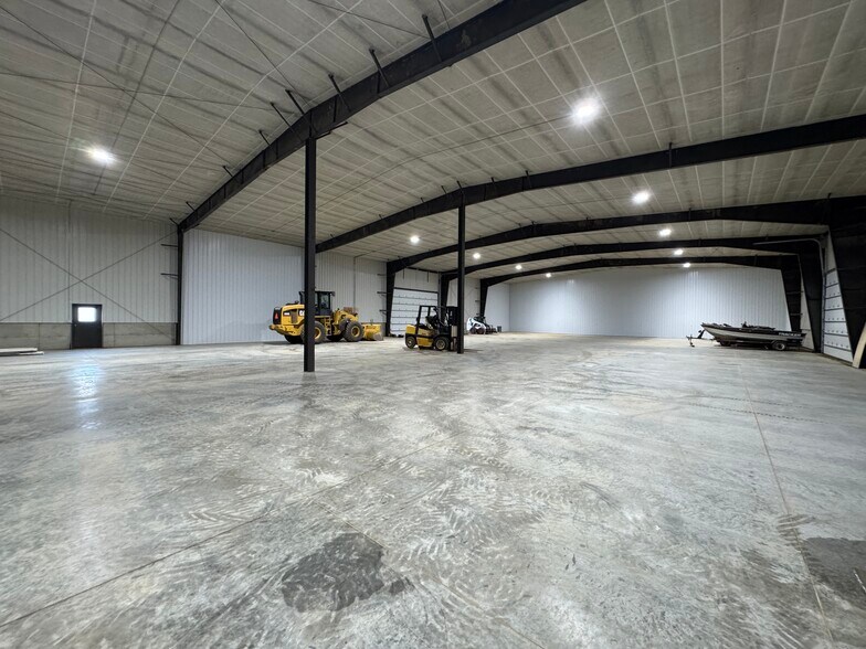 414 W Industrial Rd, Canton, SD à louer - Photo du bâtiment - Image 2 de 6