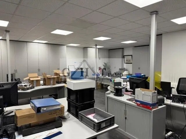 Office in Vitry-sur-Seine for lease - Interior Photo - Image 1 of 10
