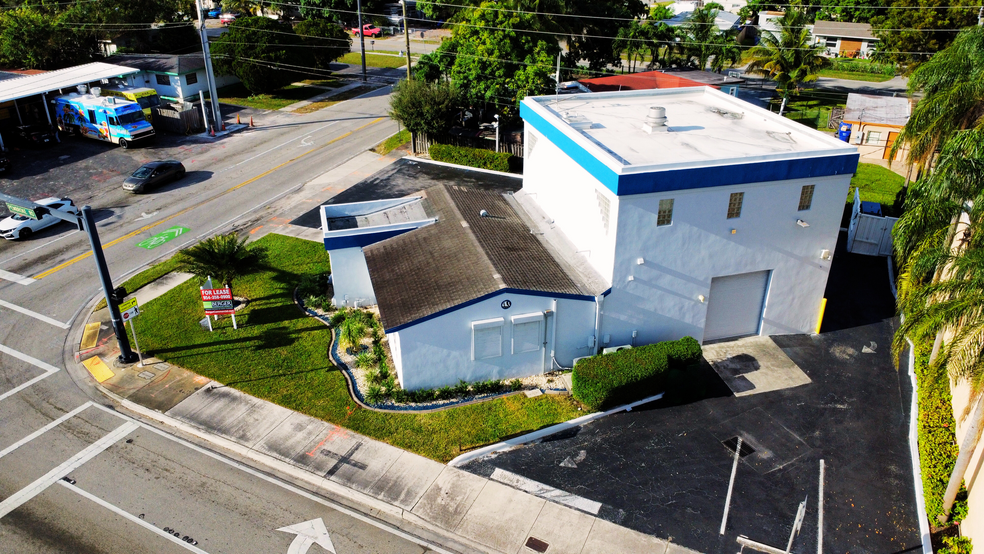 6151 Pembroke Rd, Hollywood, FL for lease - Building Photo - Image 1 of 4