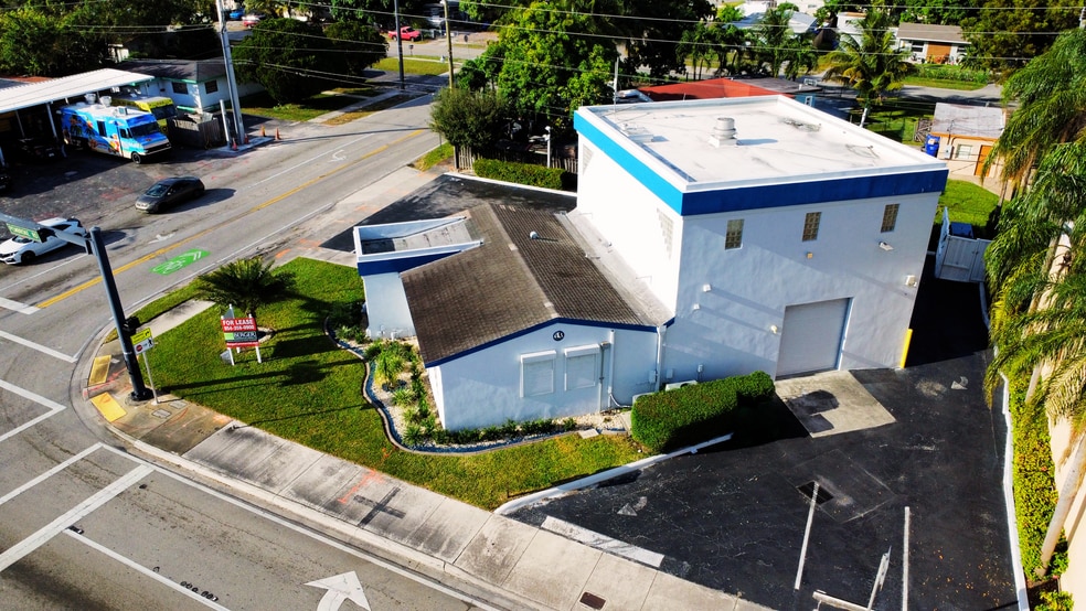 6151 Pembroke Rd, Hollywood, FL for lease - Primary Photo - Image 1 of 28