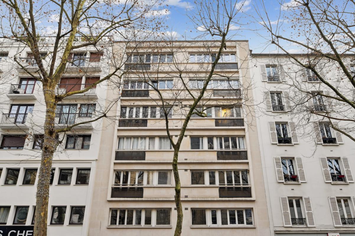 Office in Neuilly-sur-Seine for sale Building Photo- Image 1 of 4