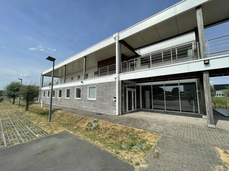 Office in SAINGHIN-EN-MÉLANTOIS for sale - Building Photo - Image 1 of 12