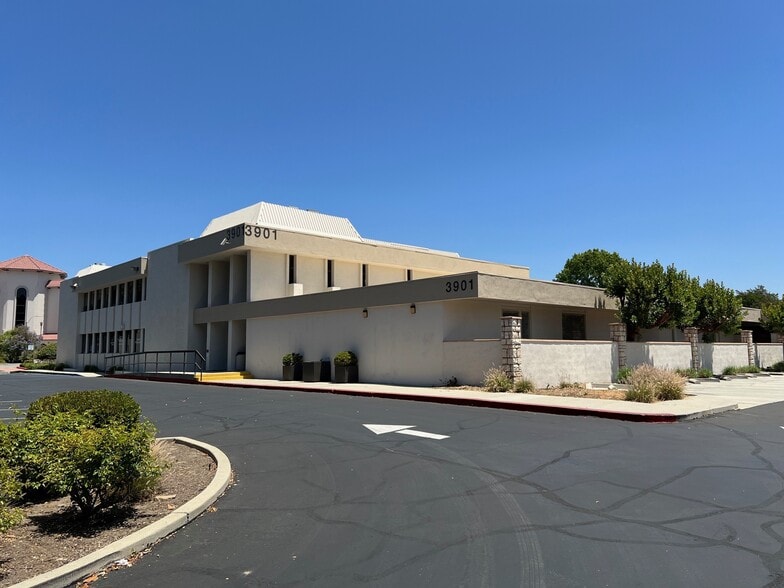 3901 Las Posas Rd, Camarillo, CA for lease - Building Photo - Image 2 of 9