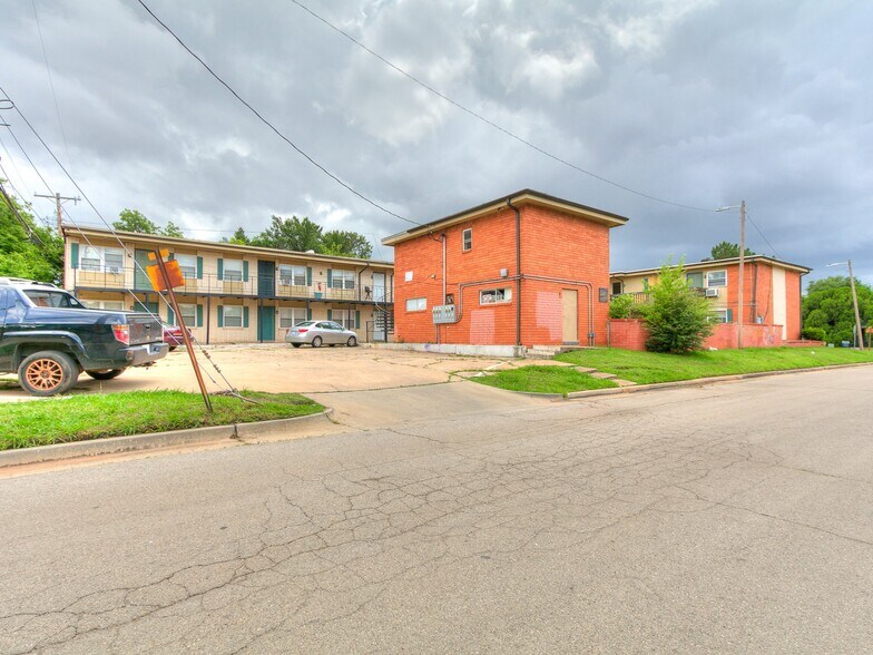 1731 NW 32nd St, Oklahoma City, OK à vendre - Photo du bâtiment - Image 3 de 49
