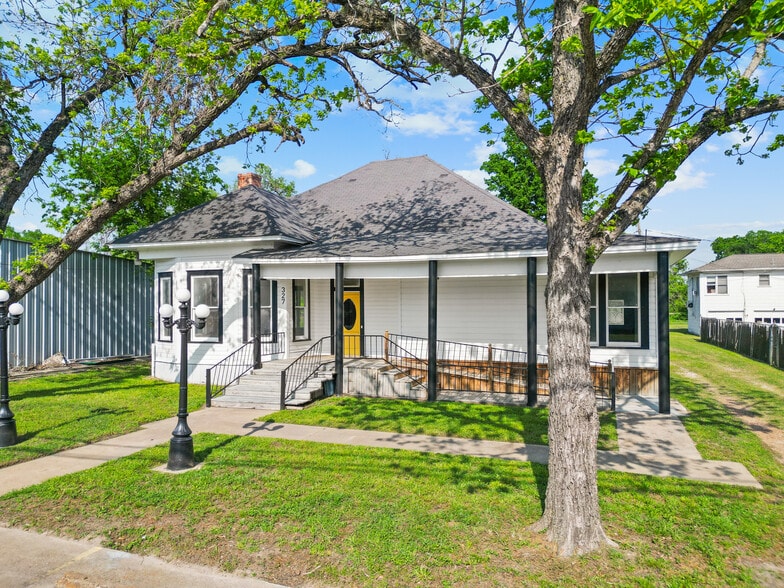 327 S Robb St, Trinity, TX for sale - Building Photo - Image 3 of 17