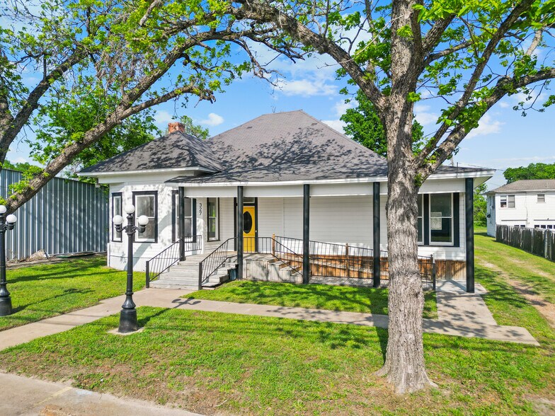 327 S Robb St, Trinity, TX à vendre - Photo du bâtiment - Image 3 de 17