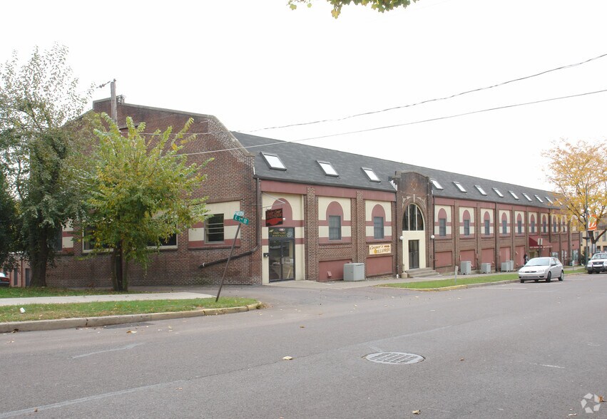 300-324 E 2nd St, Bloomsburg, PA à vendre - Photo du bâtiment - Image 2 de 6