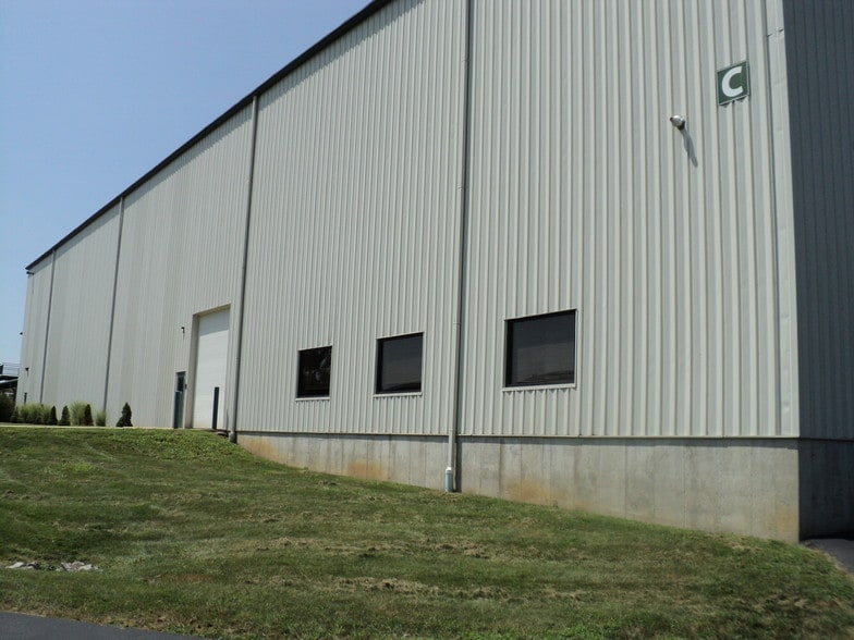 N Wayport Rd Buildings B,C portfolio of 2 properties for sale on LoopNet.ca - Building Photo - Image 2 of 21