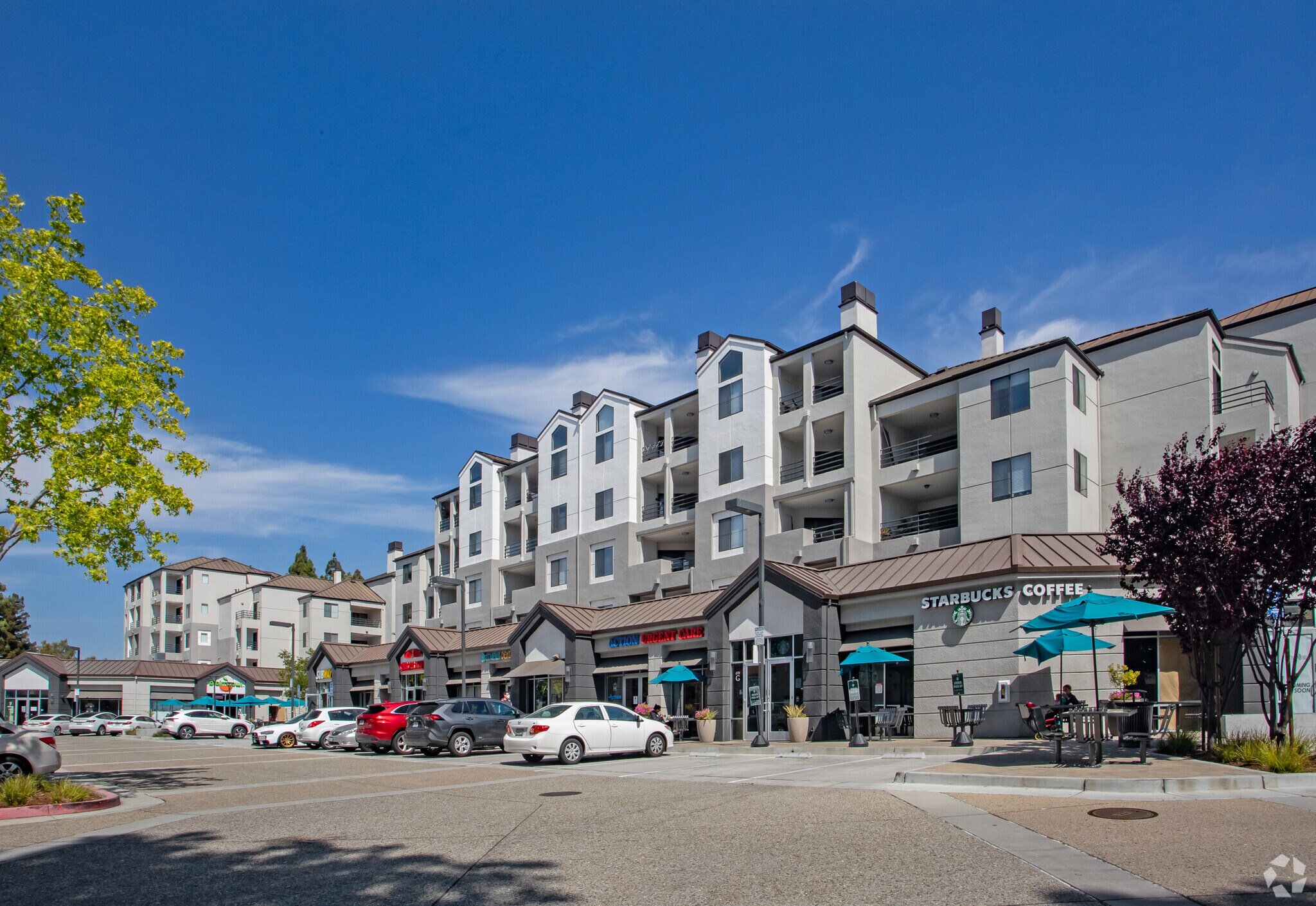 670-690 River Oaks Pky, San Jose, CA à louer Photo du bâtiment- Image 1 de 2