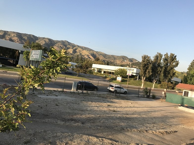 2010 E Route 66, Glendora, CA à vendre - Photo du bâtiment - Image 2 de 38