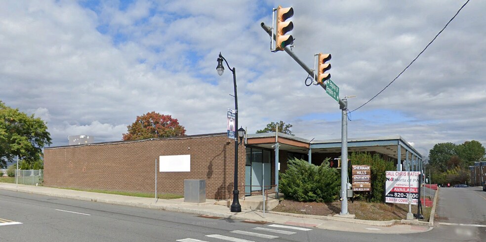 302 N Empire Ct, Wilkes-Barre, PA à louer - Photo du bâtiment - Image 2 de 8