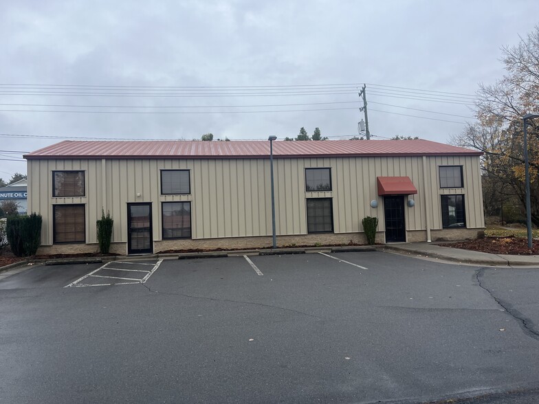 1816 N Bridge St, Elkin, NC for lease - Primary Photo - Image 1 of 1