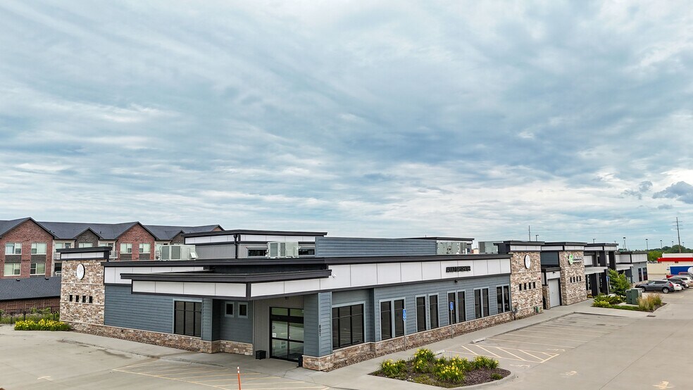 801 NE Venture Dr, Waukee, IA à louer - Photo du bâtiment - Image 2 de 13