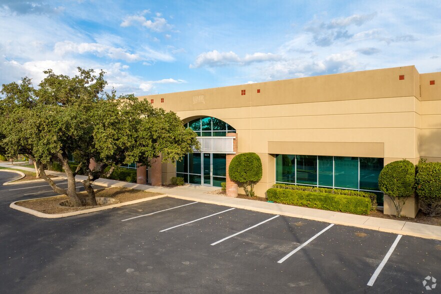 12668 Silicon Dr, San Antonio, TX à louer - Photo du bâtiment - Image 2 de 20