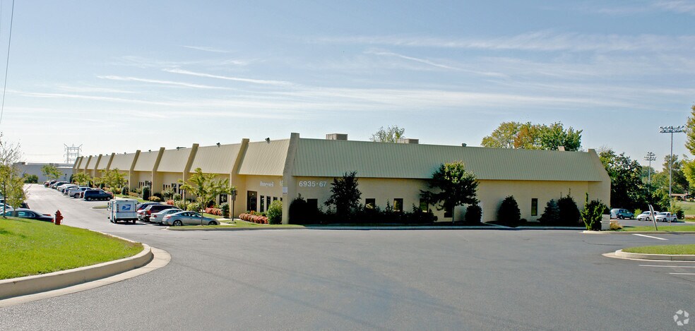 6935-6967 Golden Ring Rd, Rosedale, MD à louer - Photo principale - Image 1 de 5