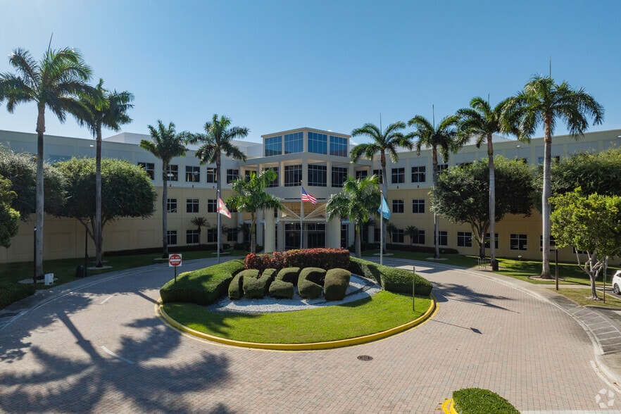 901 Peninsula Corporate Cir, Boca Raton, FL for lease - Primary Photo - Image 1 of 17