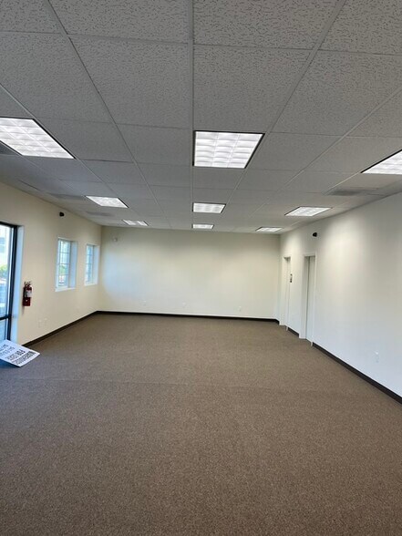 325 Tech Way, Grants Pass, OR à louer - Photo du bâtiment - Image 3 de 6