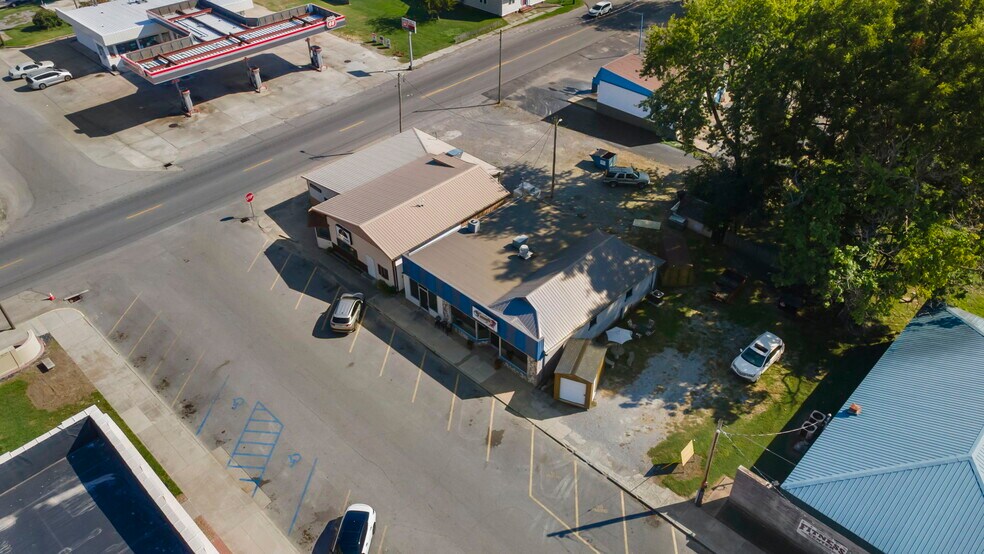 25 W Tywappity St, Benton, MO à vendre - Photo du bâtiment - Image 2 de 27